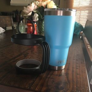 Yeti 30 oz Reef Blue with magslide lid and handle